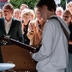Publiek en jongerenband bij opening Open Huis Muzehof en Hanzehof