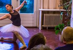 dansen in een huiskamer