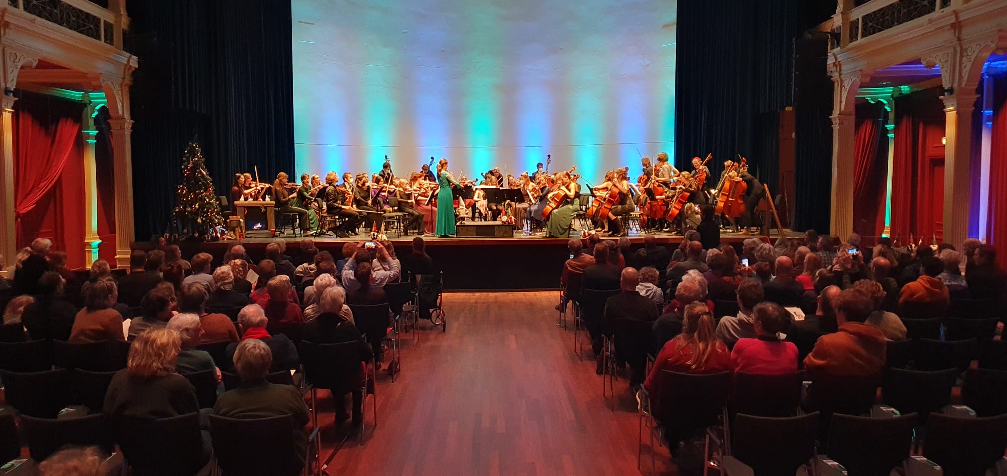Amateurs en profs samen op het podium van de Hanzehof