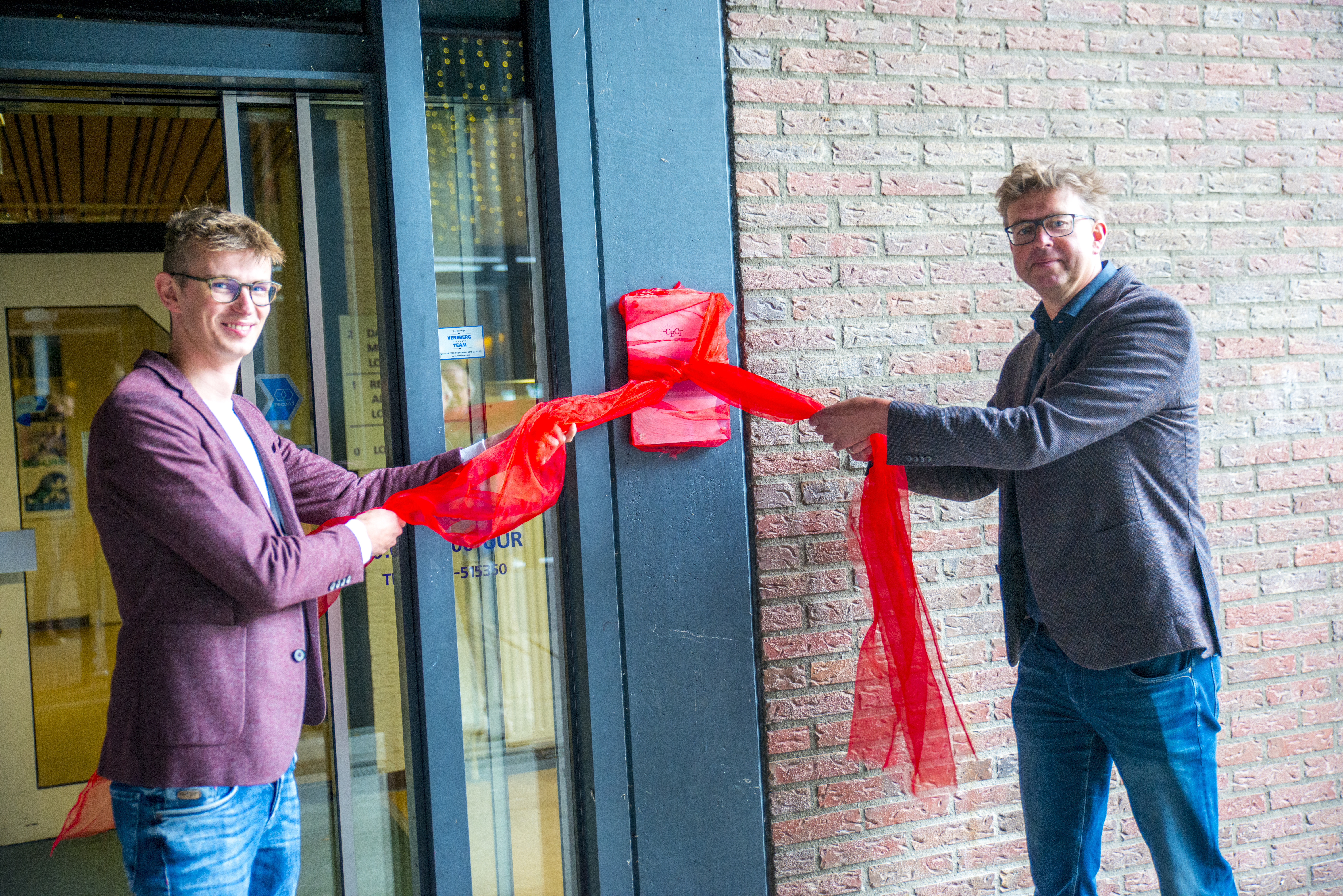 ] Onthulling certificeringsbord door Mathijs ten Broeke - wethouder Lochem en Henk van Zeijts - wethouder Zutphen